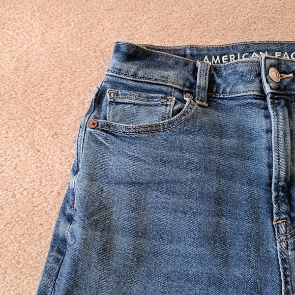American Eagle Mom Jeans Size 2 Long Blue Denim Stretch Mid Wash Casual - Picture 3 of 12